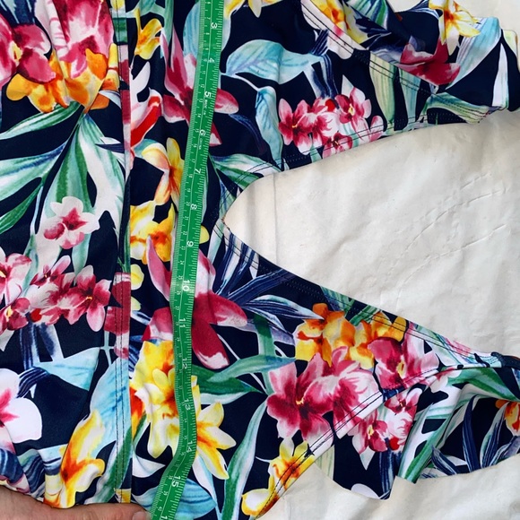 One piece bathing suit ruffle sleeve XL - Picture 3 of 6